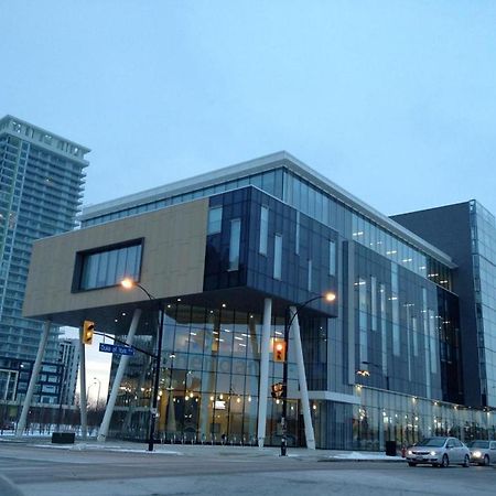 Square One Fully Furnished Suite Mississauga Esterno foto