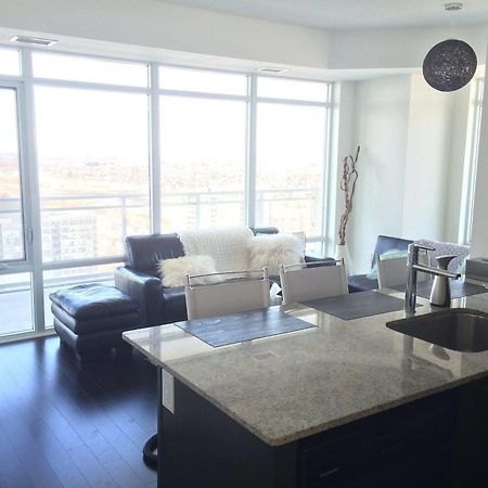 Square One Fully Furnished Suite Mississauga Esterno foto