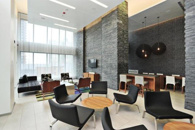 Square One Fully Furnished Suite Mississauga Esterno foto