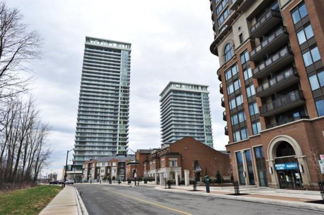 Square One Fully Furnished Suite Mississauga Esterno foto
