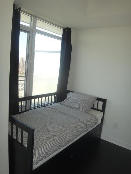 Square One Fully Furnished Suite Mississauga Esterno foto