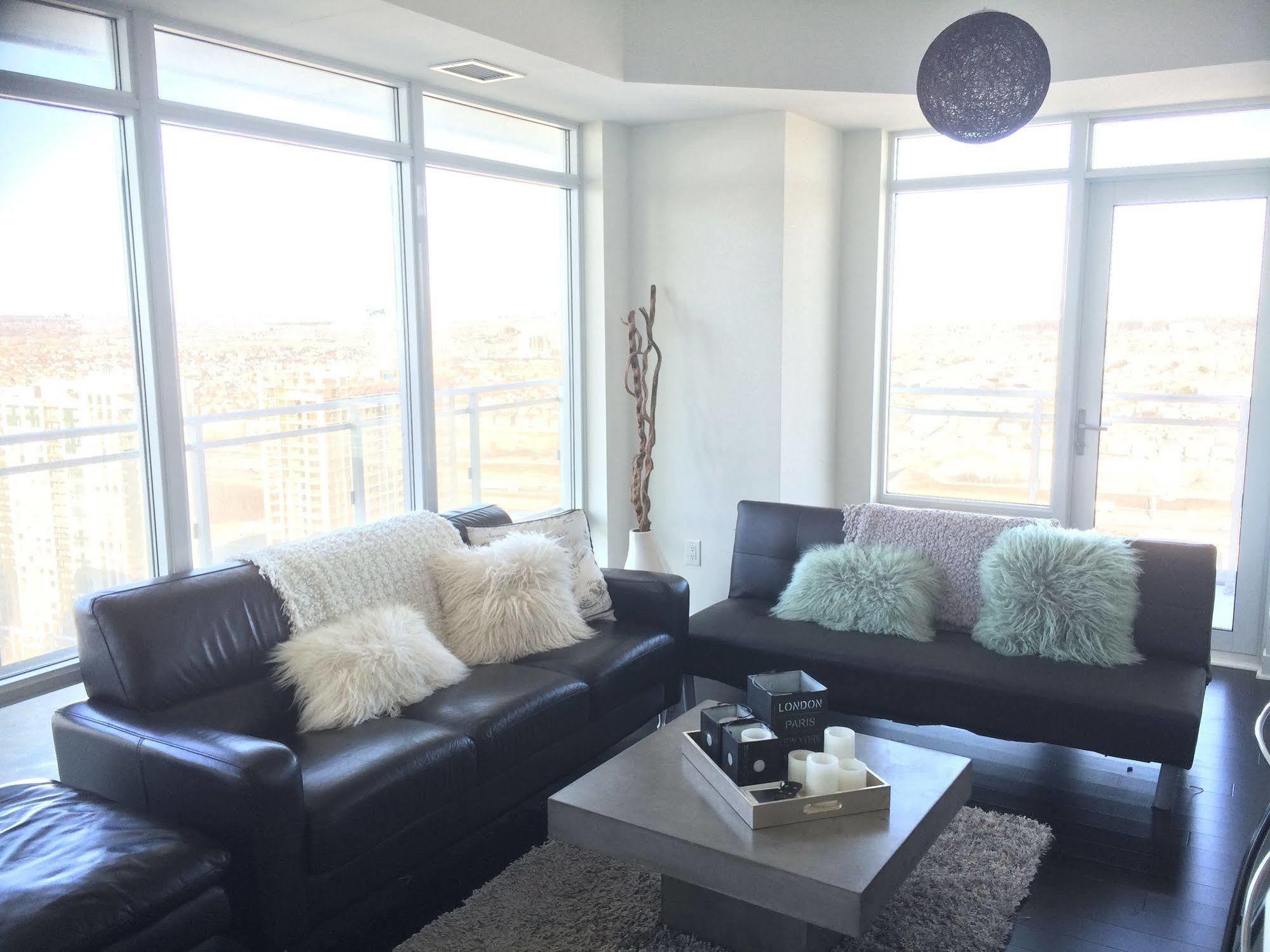 Square One Fully Furnished Suite Mississauga Esterno foto